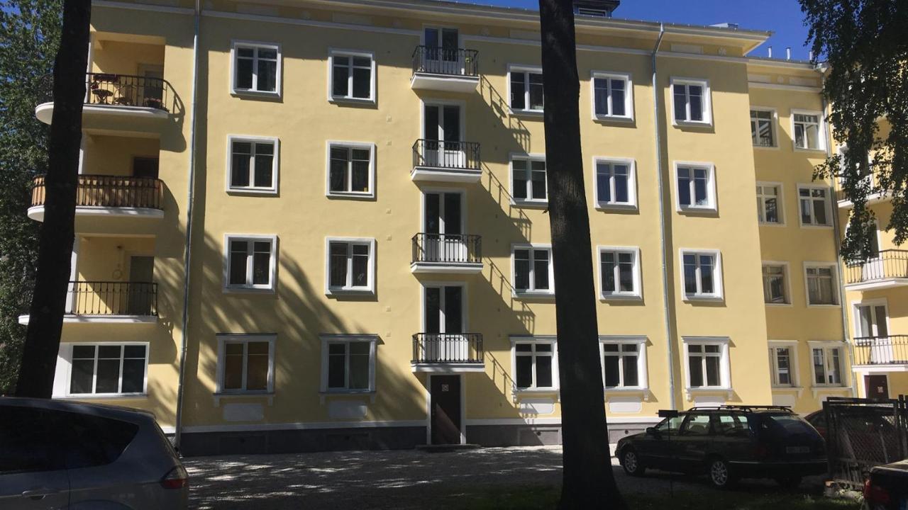 In The Centre With Free Gated Parking Appartement